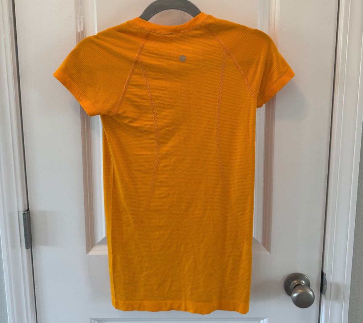 Lululemon Swiftly Tee Women’s Size 4 Orange
