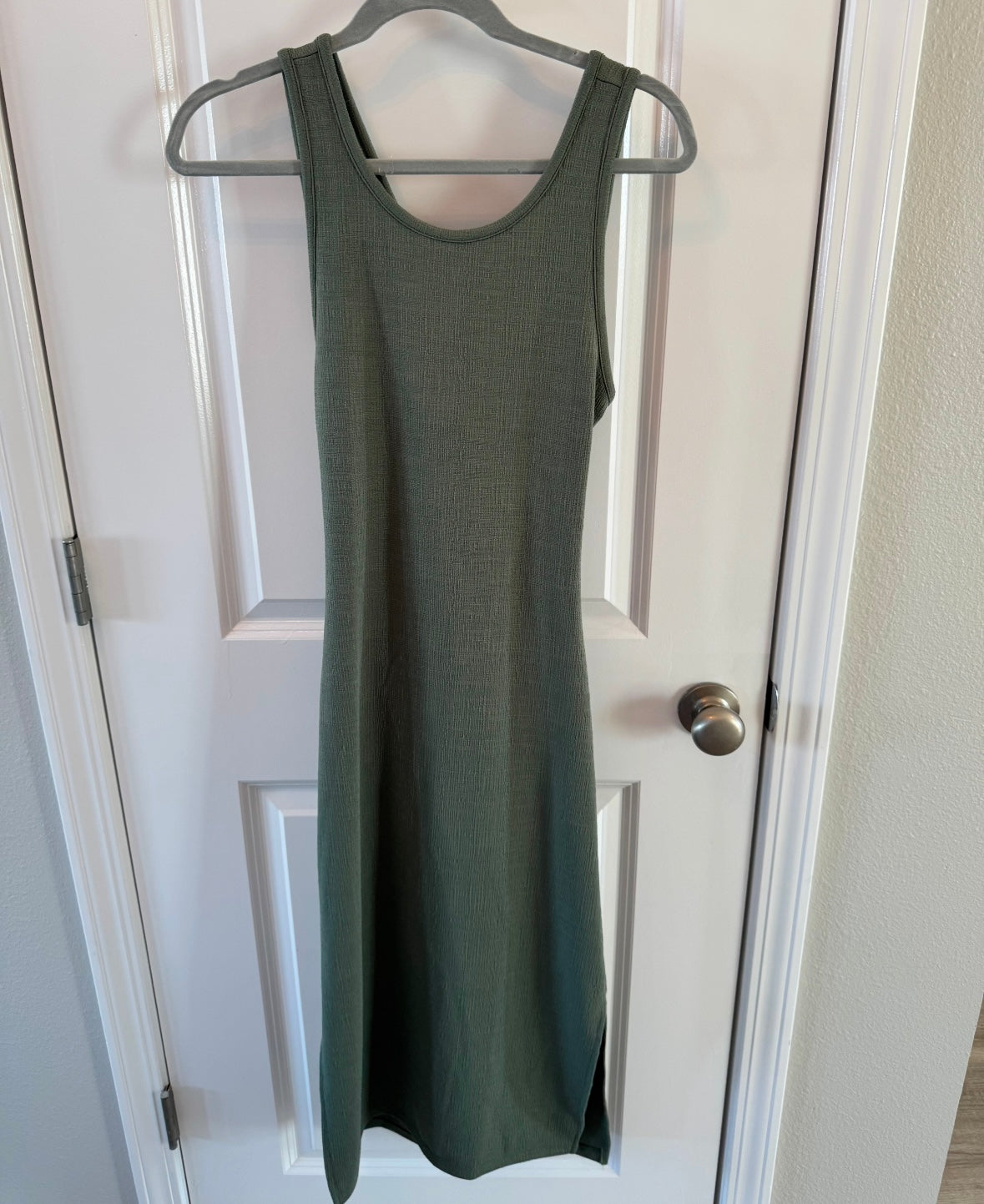 Open Back Knit Midi Dress Women’s Size Small Olive Green