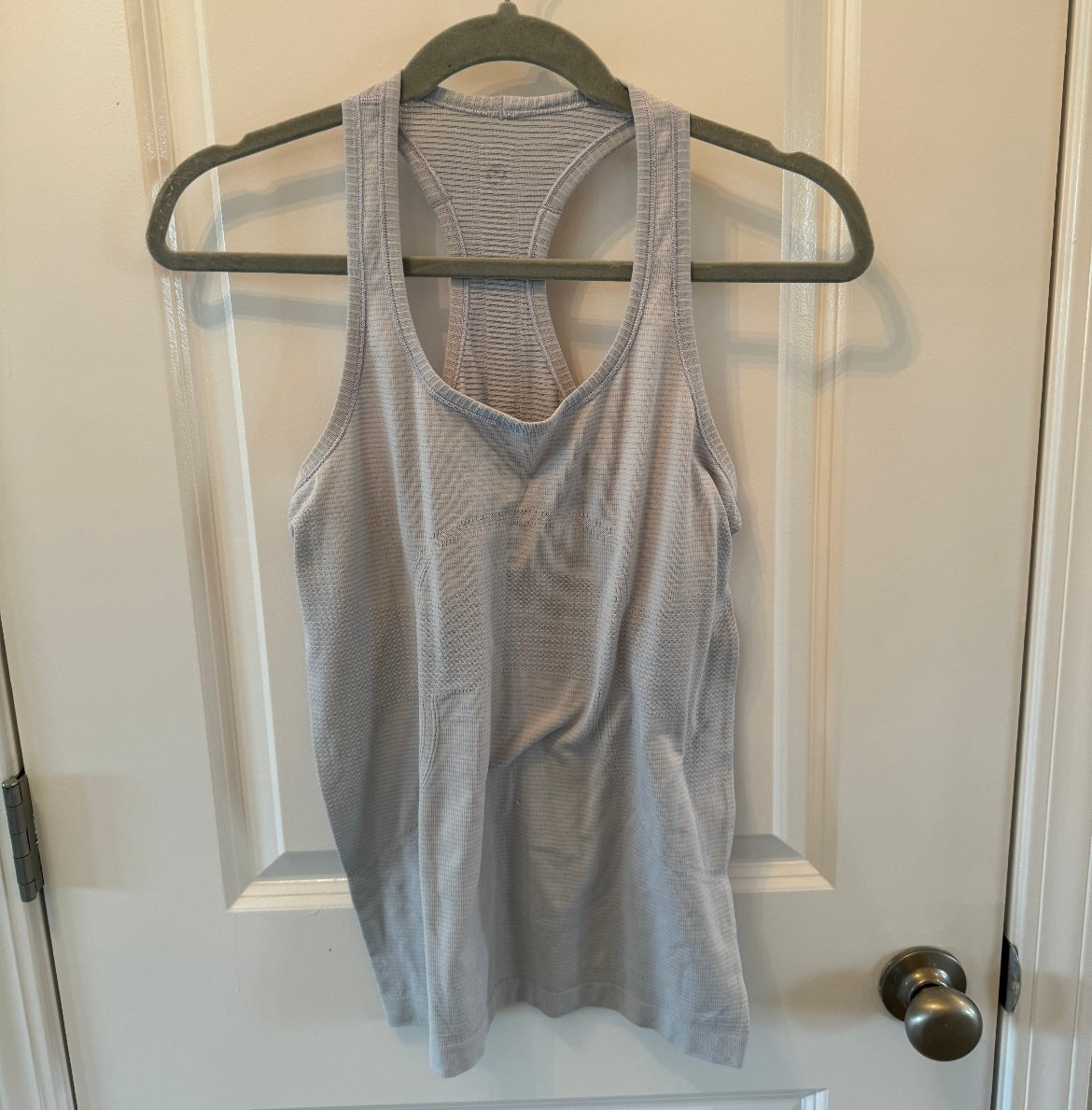 Lululemon Racer Back Active Tank Women’s Size 8 Light Gray