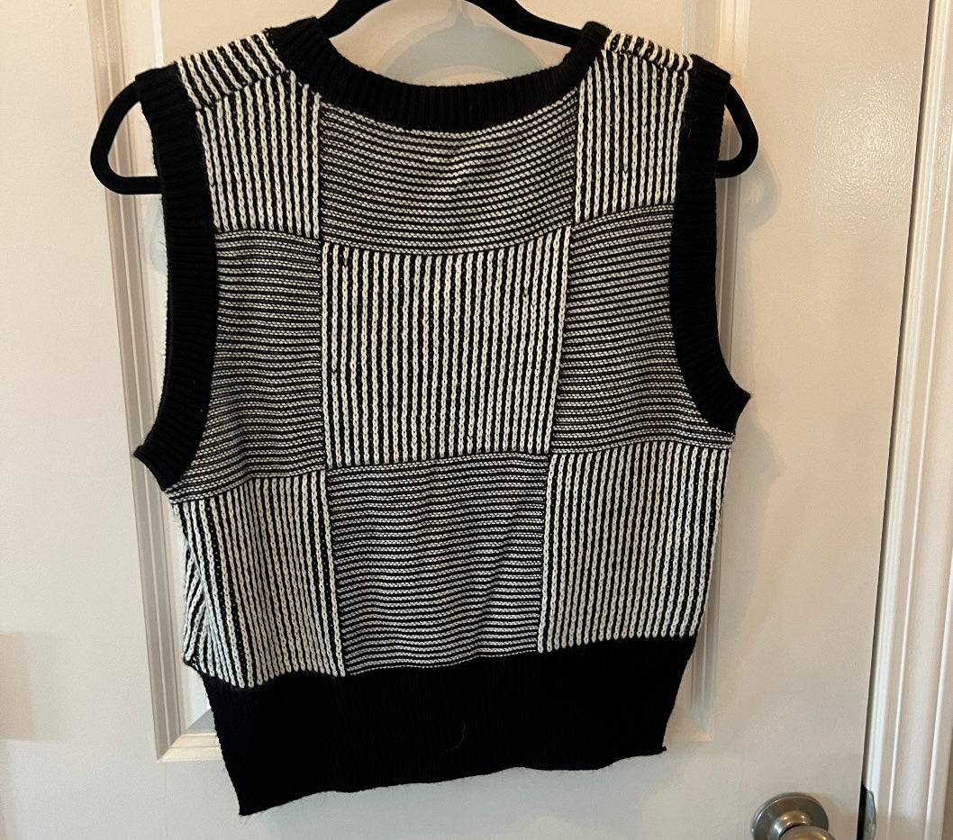 Checkerboard Print Knit Sweater Vest Women’s Size Small Black