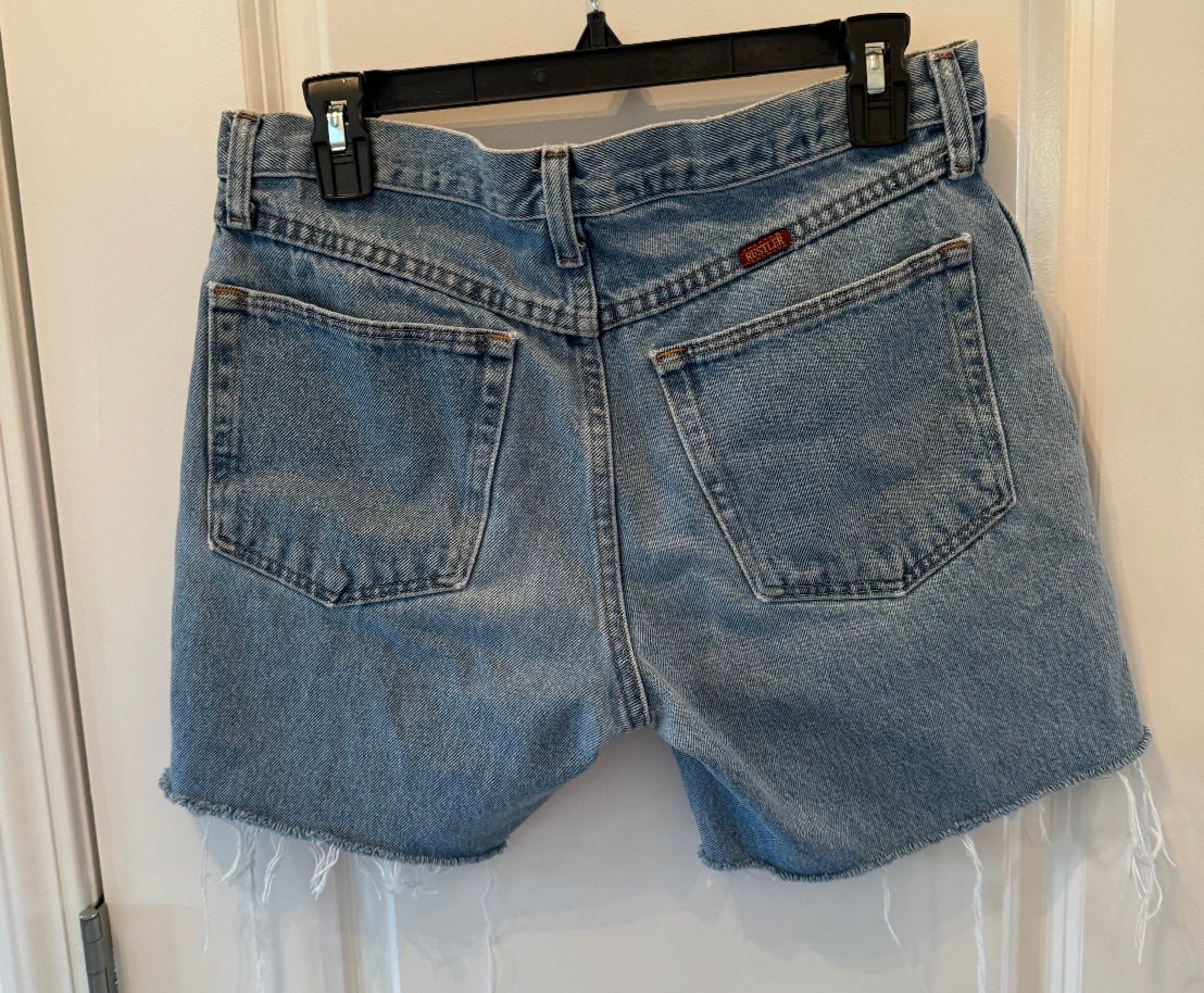 Rustler Cutoff Jean Shorts Women’s Size 32 Mid Wash