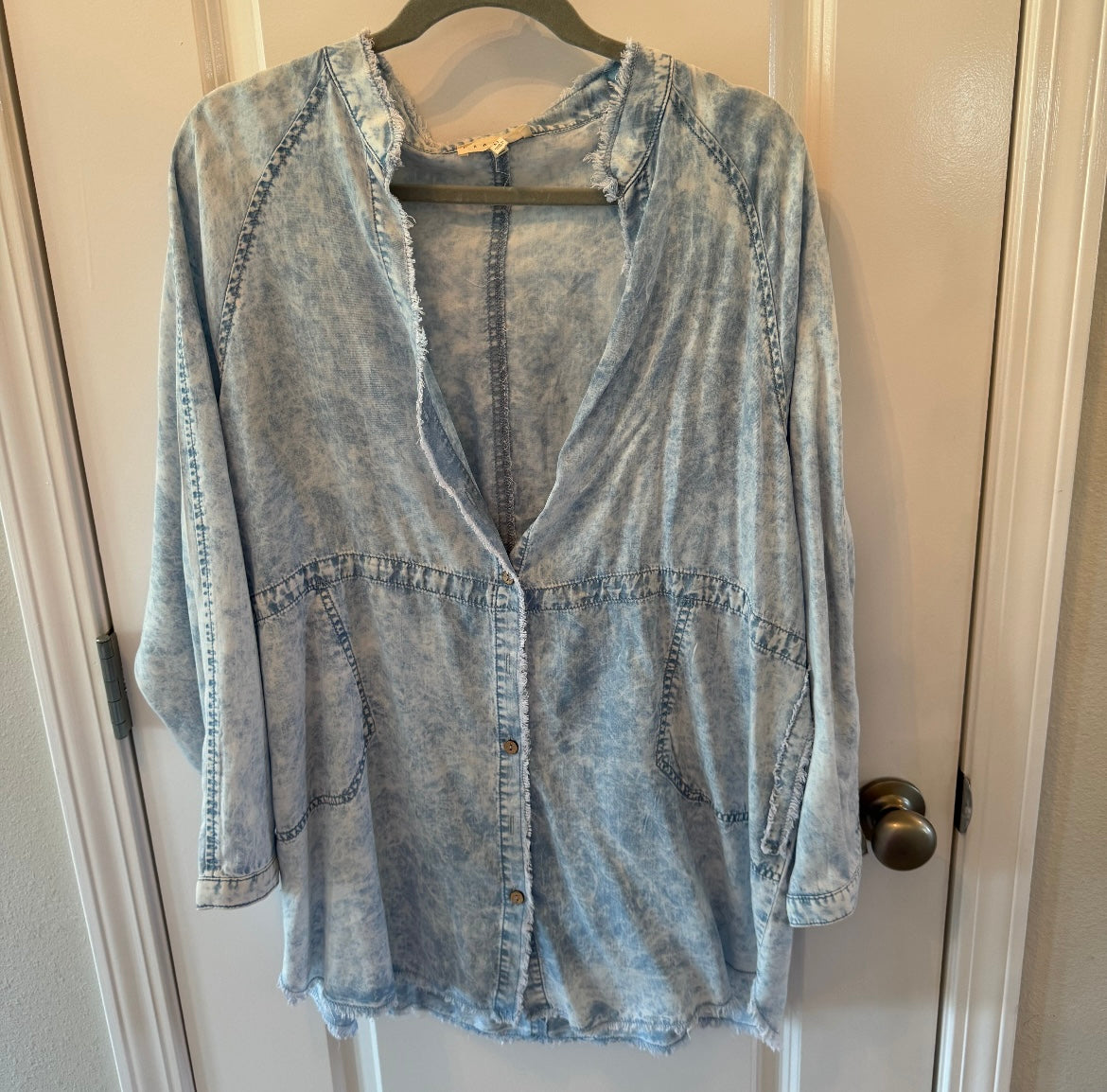 Acid Wash Button Front Denim Top Women’s Size Medium