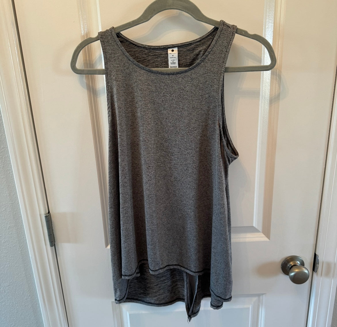 Yogalicious Split Back Active Tank Women’s Size Medium Heather Gray