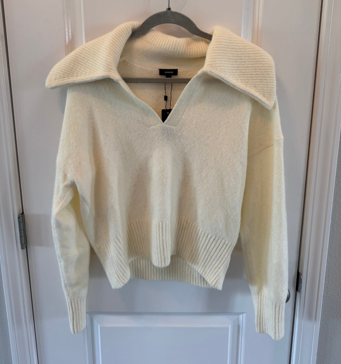 Express Pullover Sweater Women’s Medium NWT