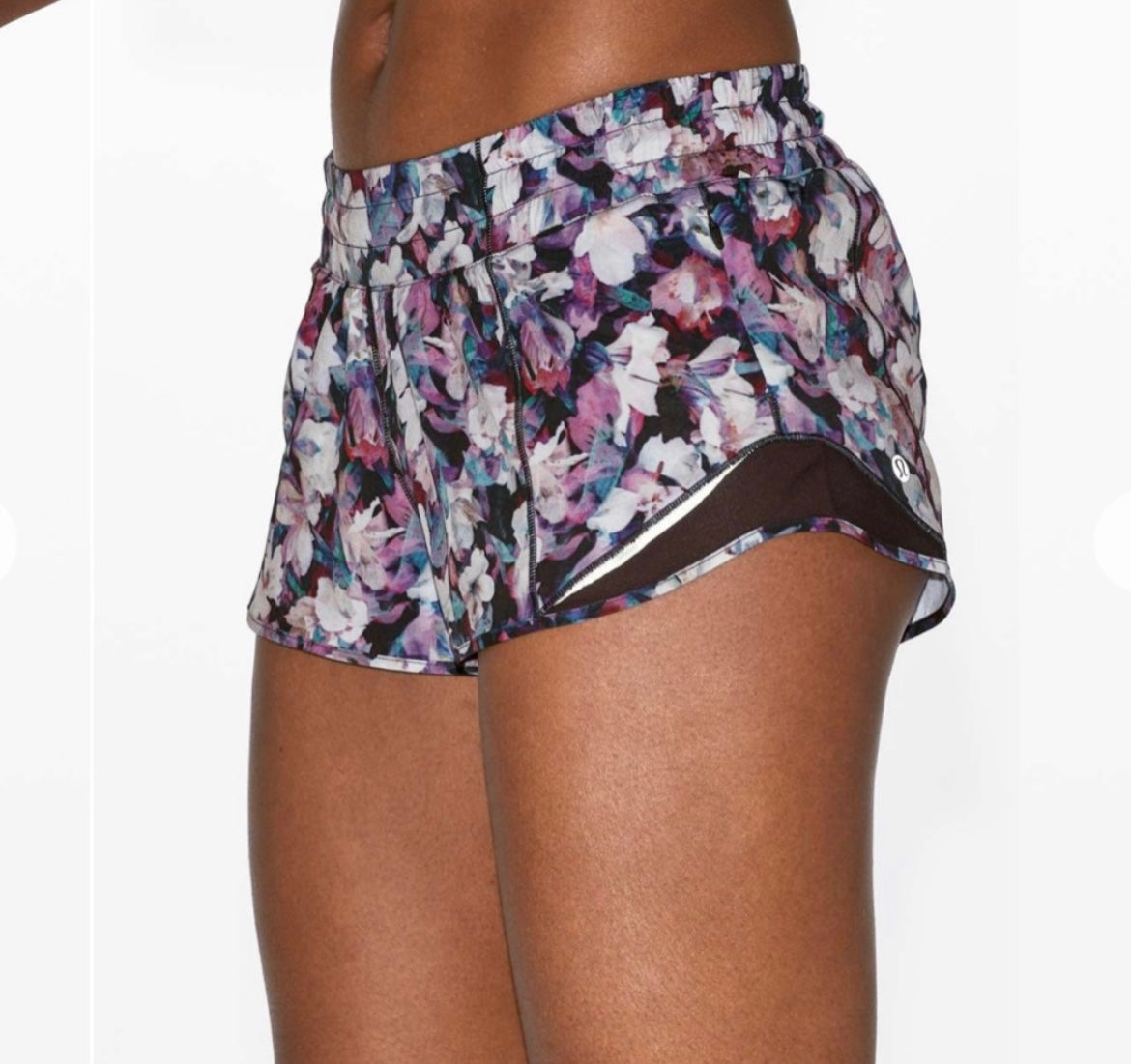 Lululemon Hotty Hot 2.5 inch Floral Active Shorts Women’s Size 6 Purple