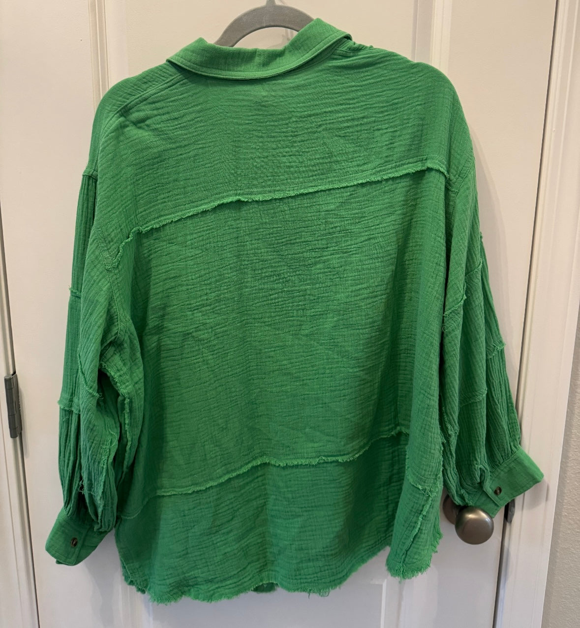 Easel Top Women’s Medium Green NWT
