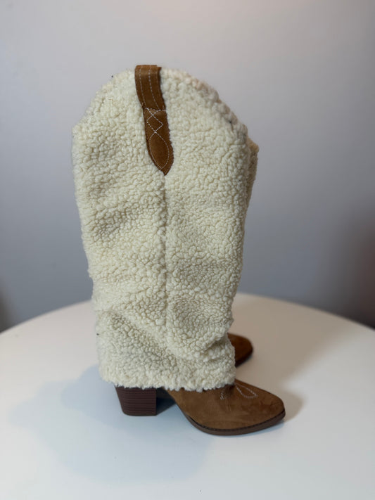 Vici Women’s Boots Size 8