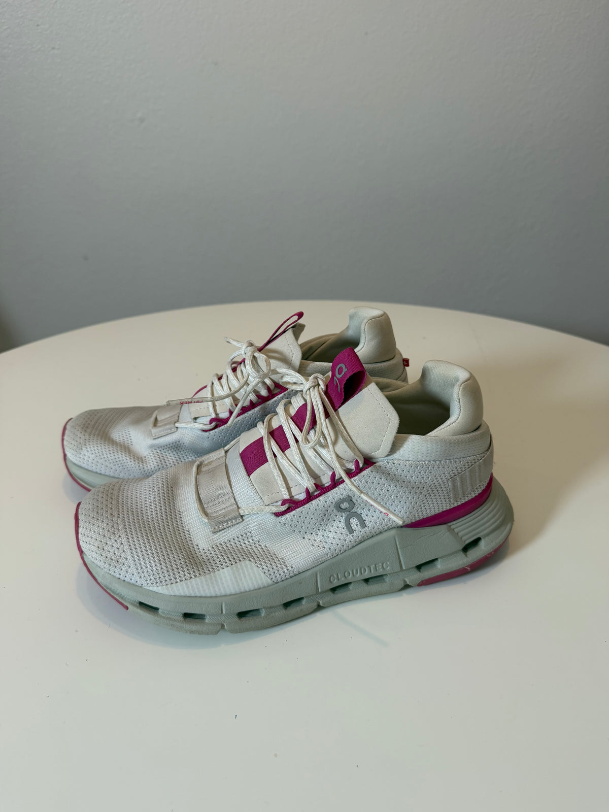 Women’s On Cloud Running Shoes Size 8