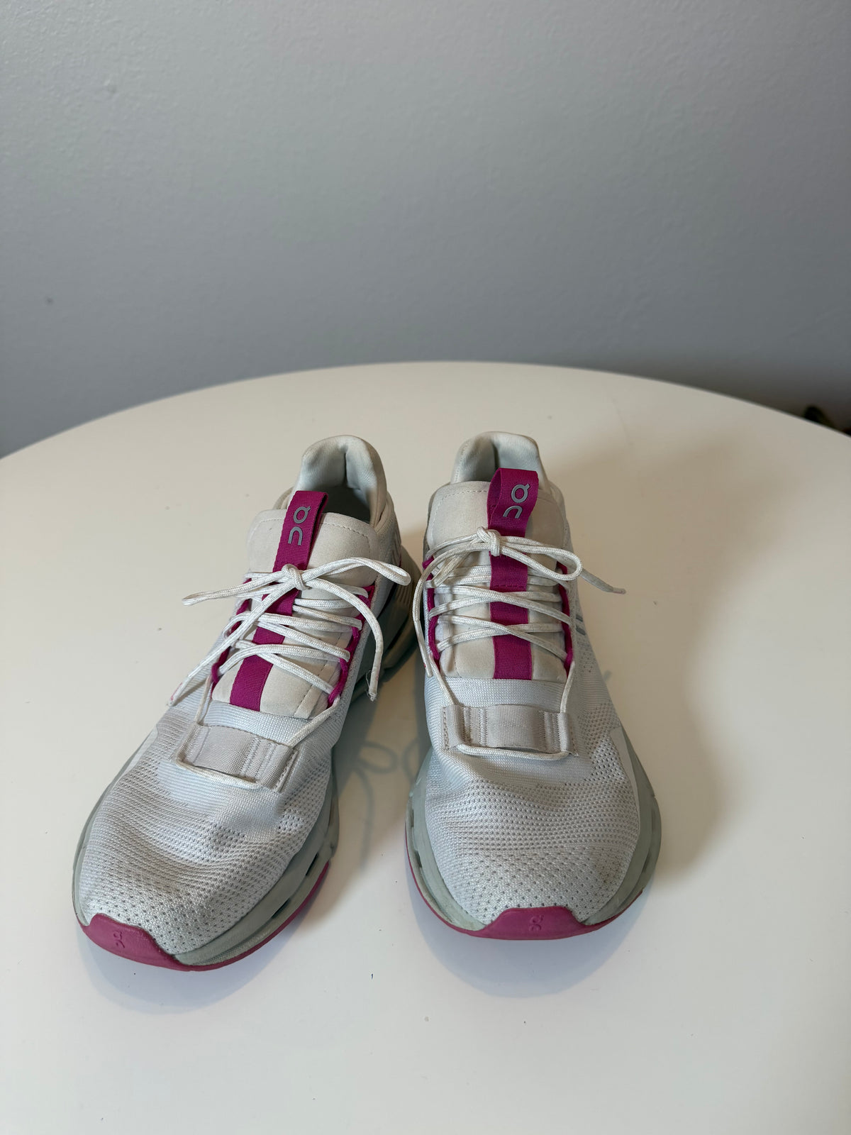 Women’s On Cloud Running Shoes Size 8