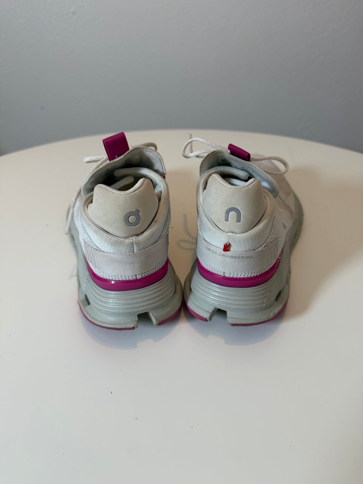 Women’s On Cloud Running Shoes Size 8