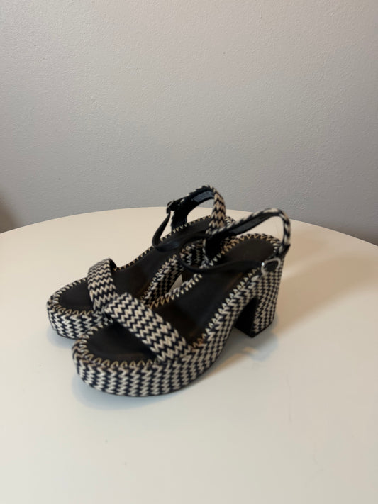 Universal Thread Black & White Heels Size 8